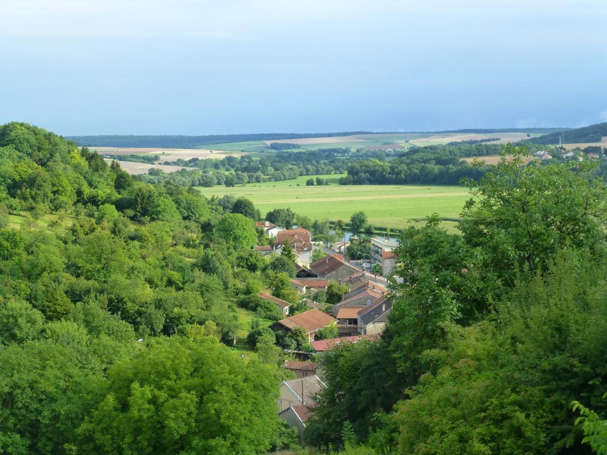 Les Chambres De La Ville Haute Dun-sur-Meuse Exteriér fotografie